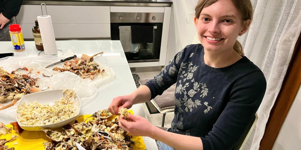SOL student Nicole Zehner picks blue crabs in Italy