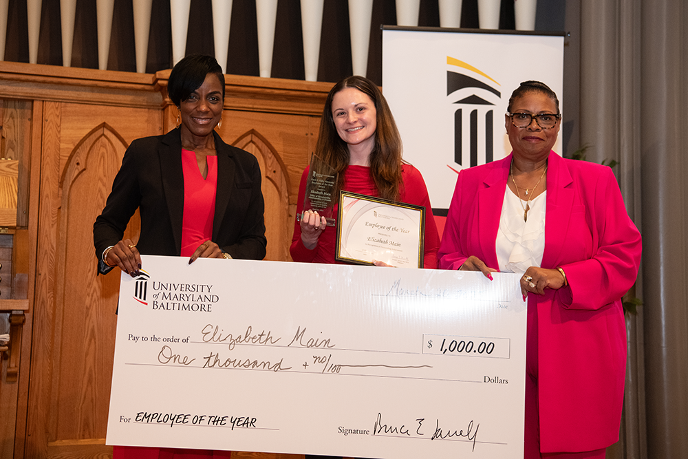 Elizabeth Main receiving employee of the year