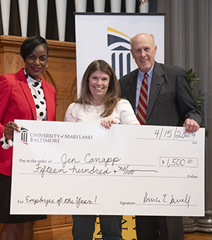 Jen Canapp accepts her award